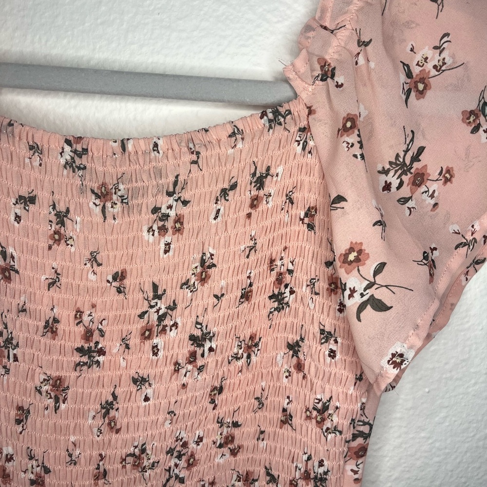 Lulu's Women’s Pink Floral Romper with Flutter Sleeves - Picture 2 of 8